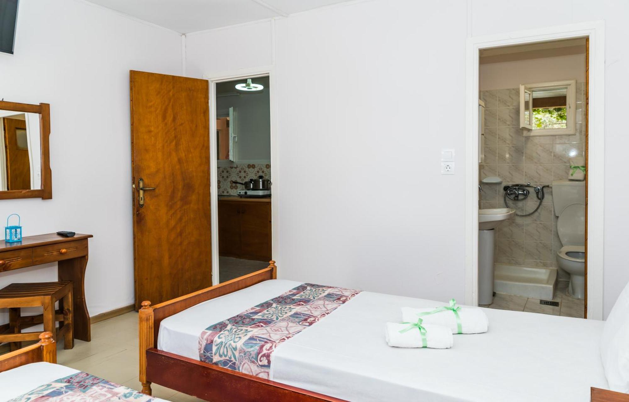 Roussa'S Apartments Laganas Bagian luar foto